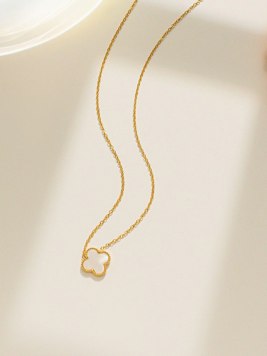 

DIVASTRI Gold-Plated Floral Pendants With Chain