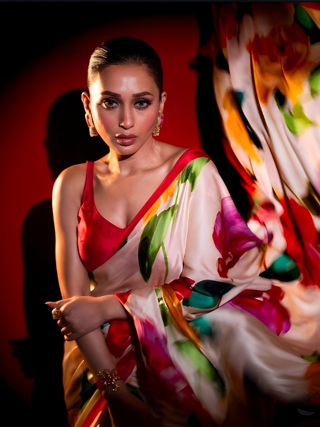 

Vintro Floral Satin Saree, Pink