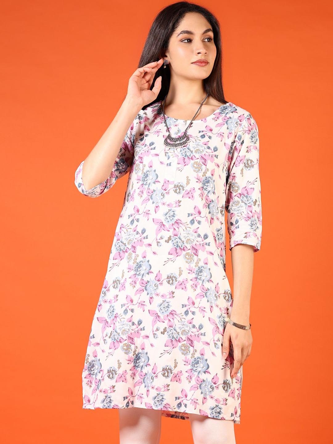 

V-Mart Floral Printed Round Neck Straight Kurta, Off white