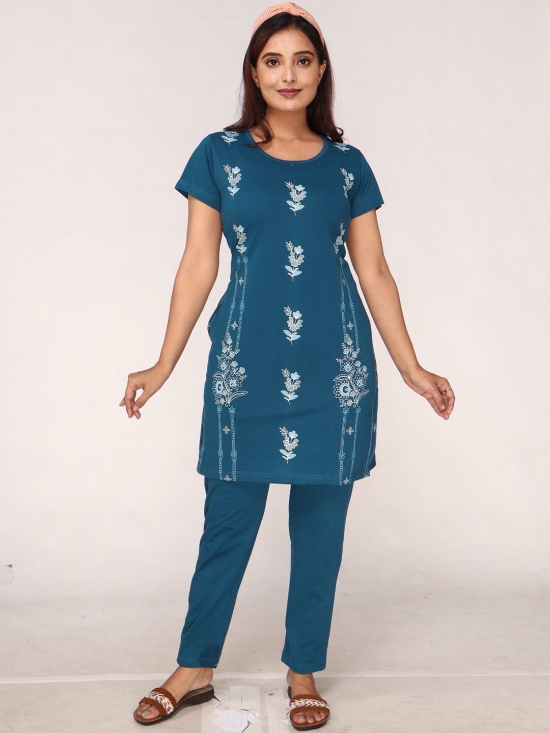 

CLINT Women Printed Night suit, Turquoise blue