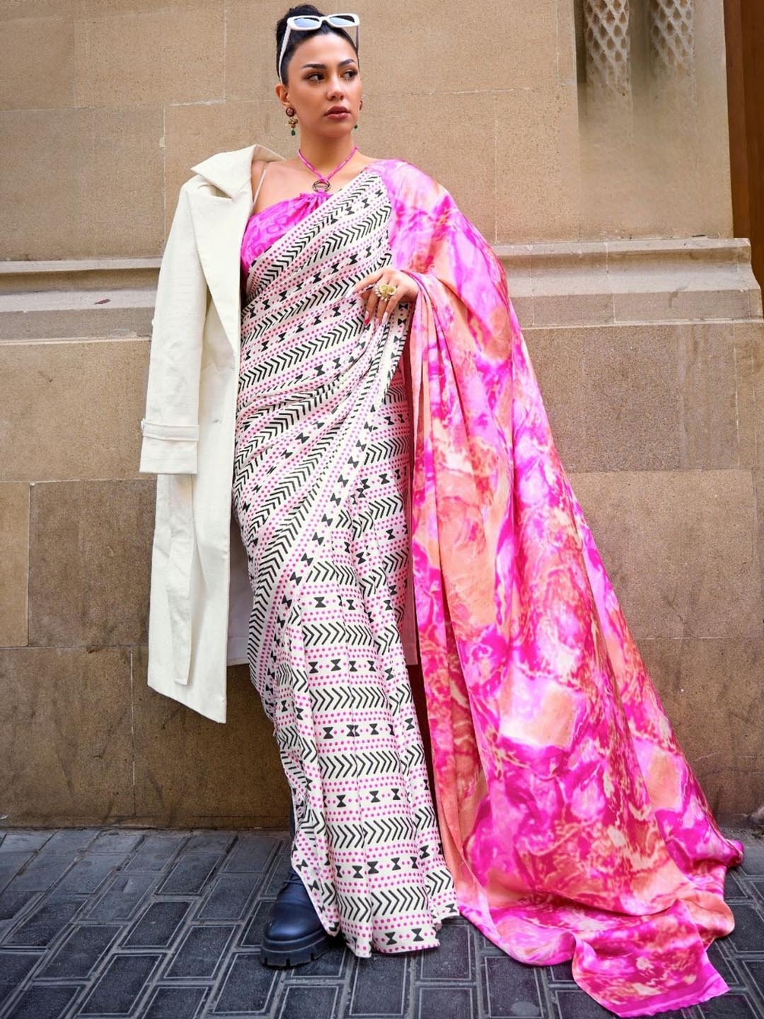 

BLENDIFY Striped Satin Saree, White