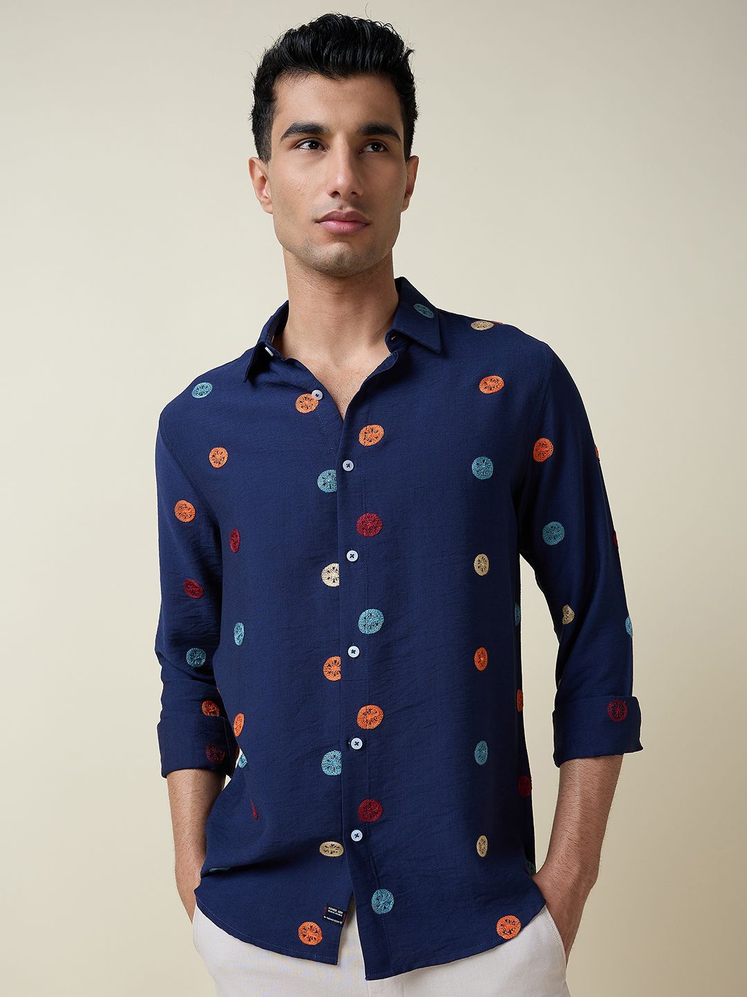 

Thomas Scott Men Premium Fit Spread Collar Solid Casual Shirt, Navy blue