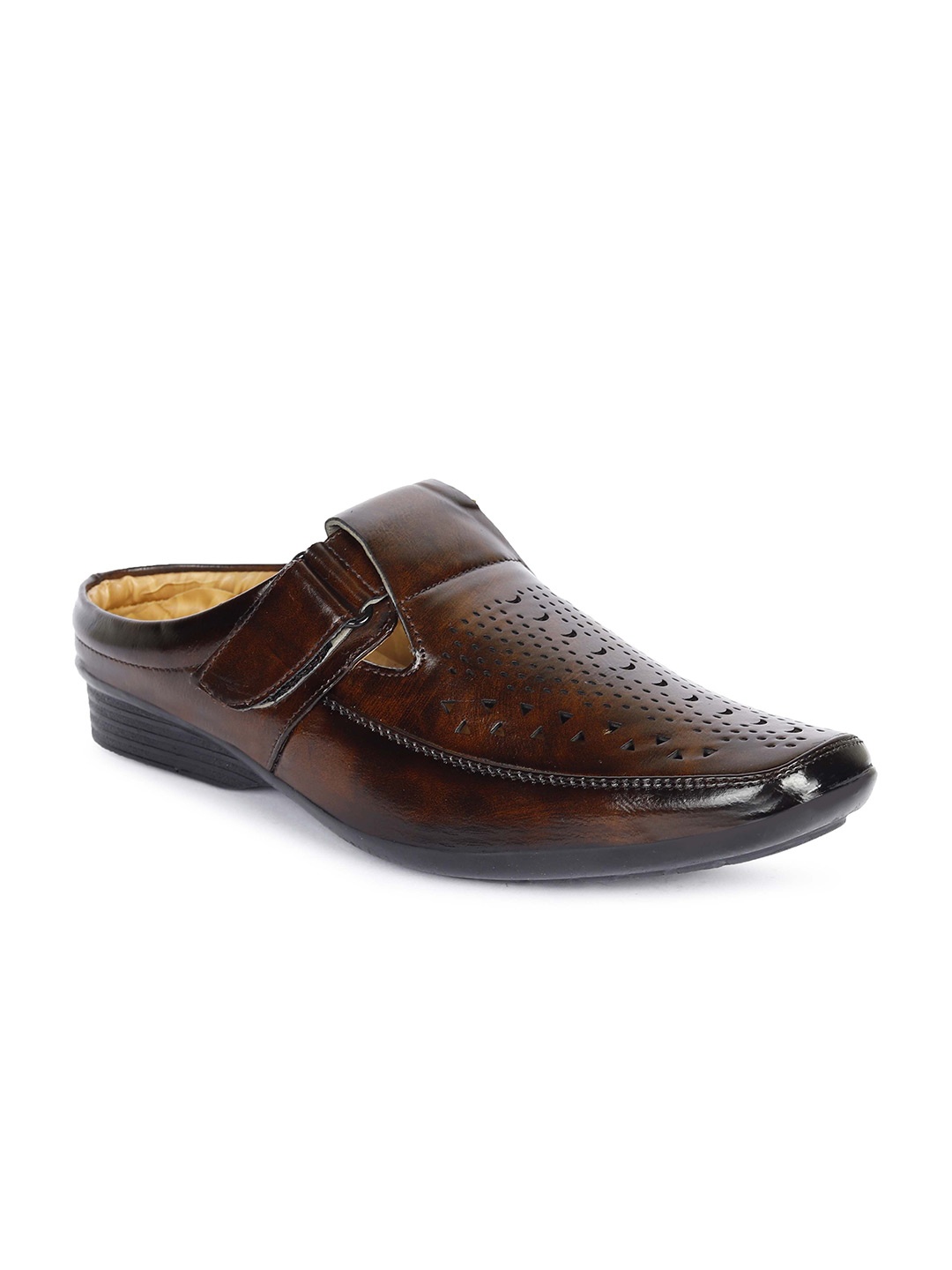 

ROYAL CRUZZ Men Clogs Sandals, Brown