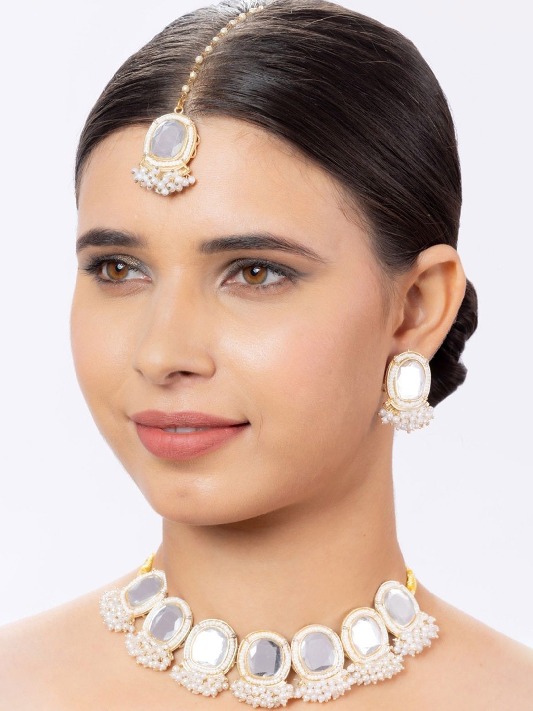 

Niscka Gold-Plated Kundan Studded & Beaded Jewellery Set