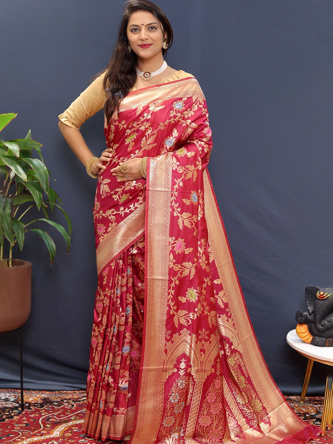 

Kandora Women Woven Design Zari Pure Silk Banarasi Saree, Red