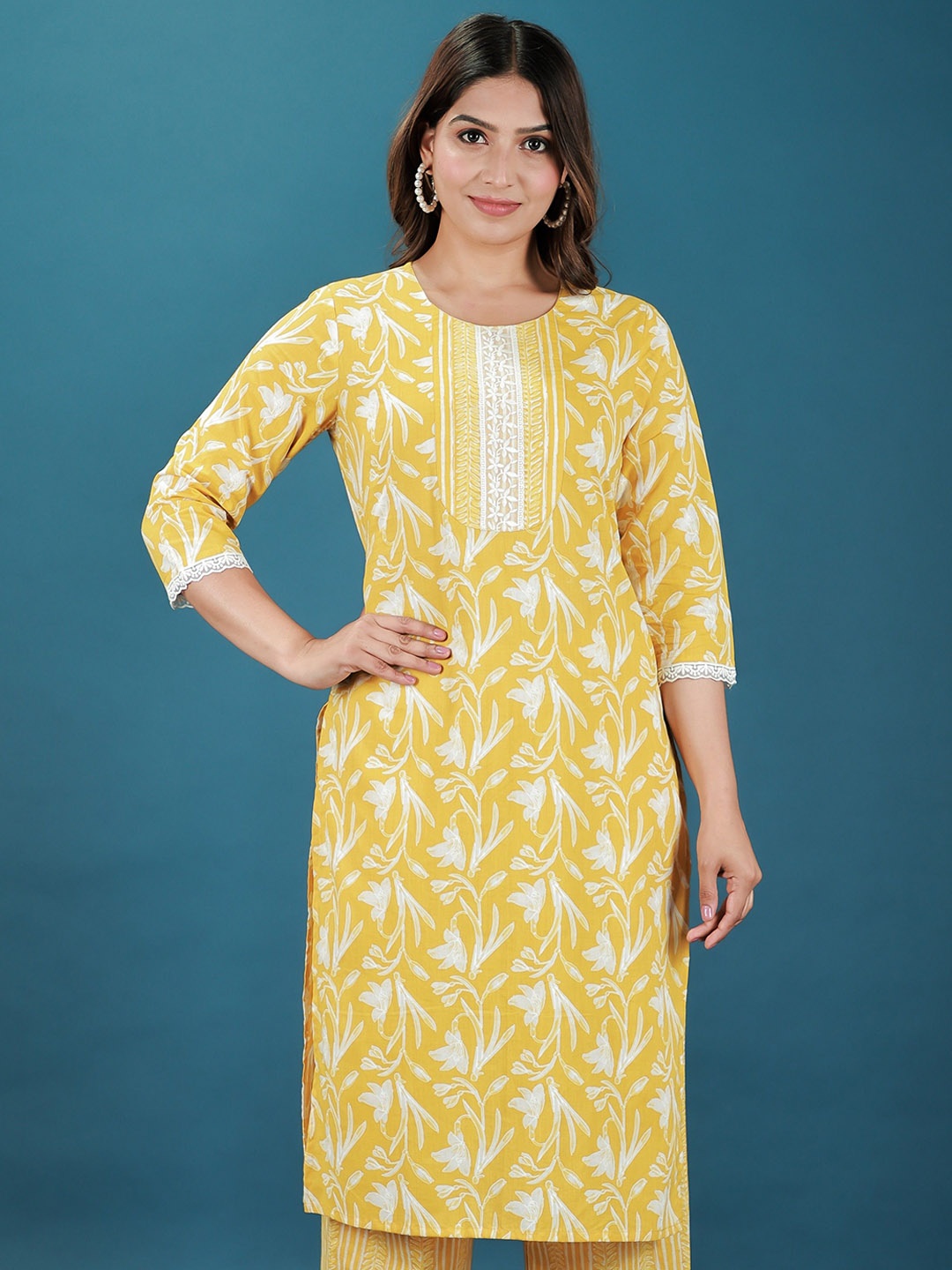 

Aramya Floral Printed Thread Work Round Neck Straight Kurta, Yellow