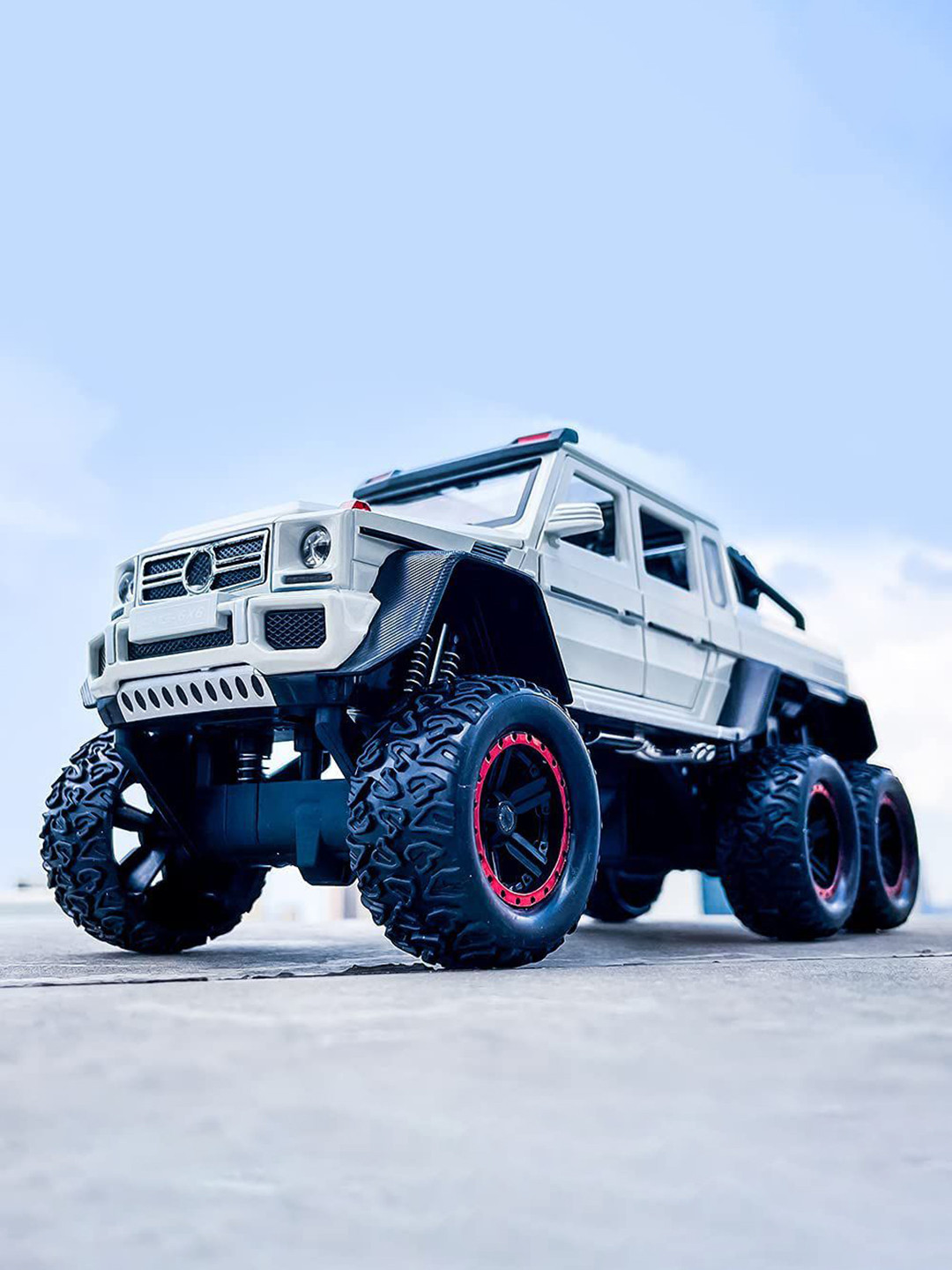 

DEUSON ECOM Kids 1:24 AMG 6X6 Pullback Toy Car With Openable Door & Light Sound, White