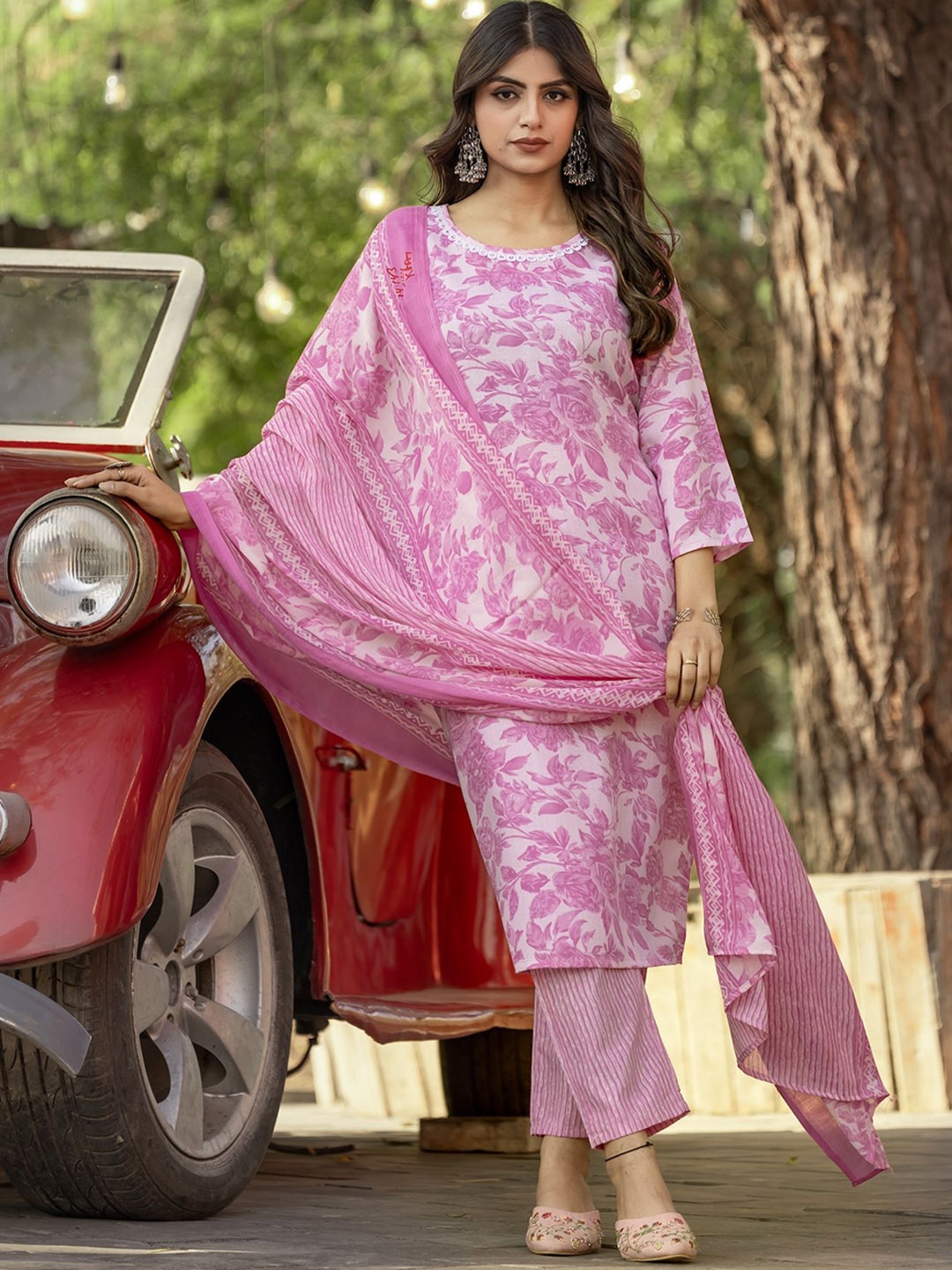 

HERE&NOW Floral Printed Straight Kurta With Trouser And Dupatta, White