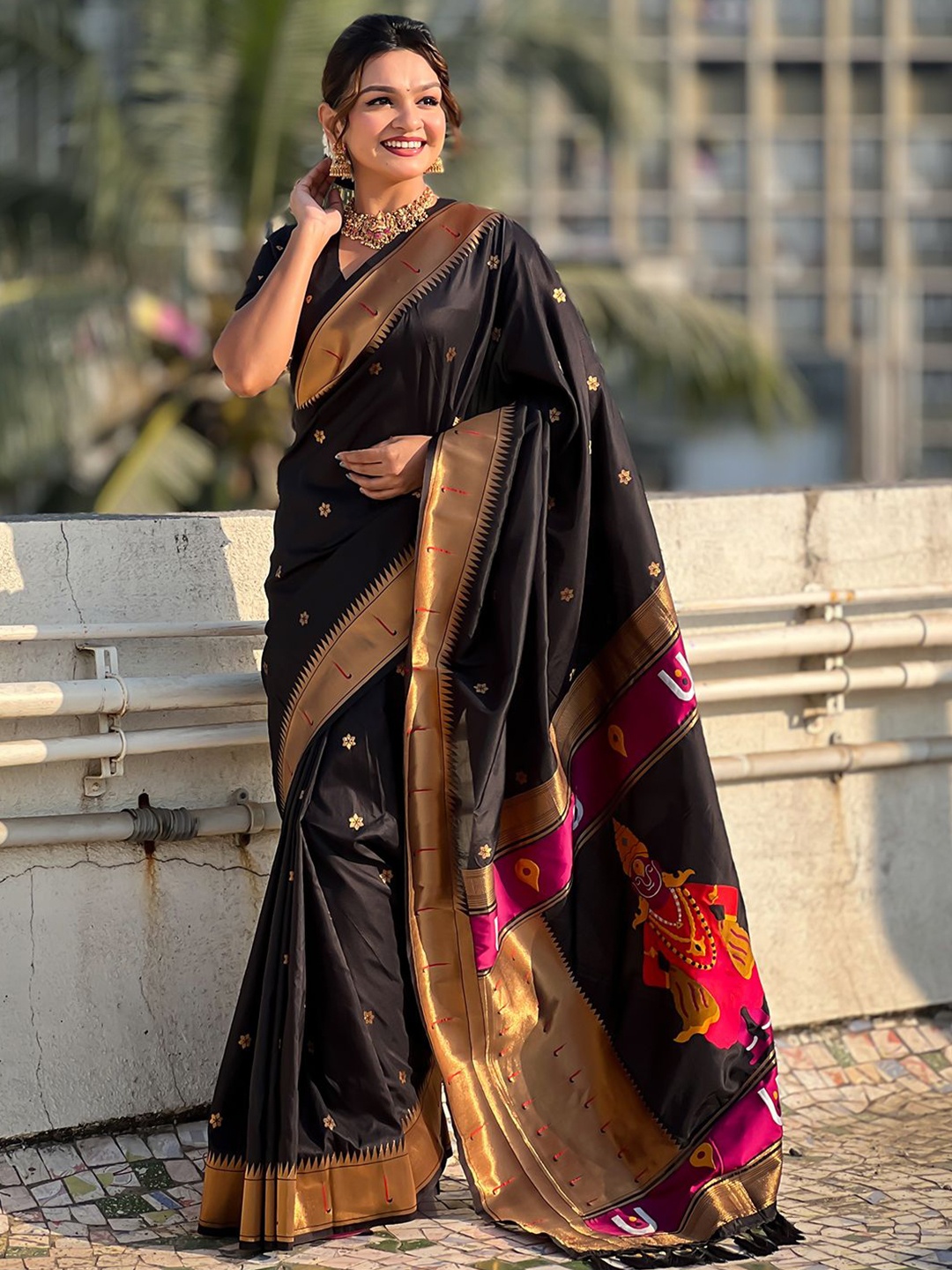 

LeeliPeeri Designer Woven Design Zari Paithani Saree, Black