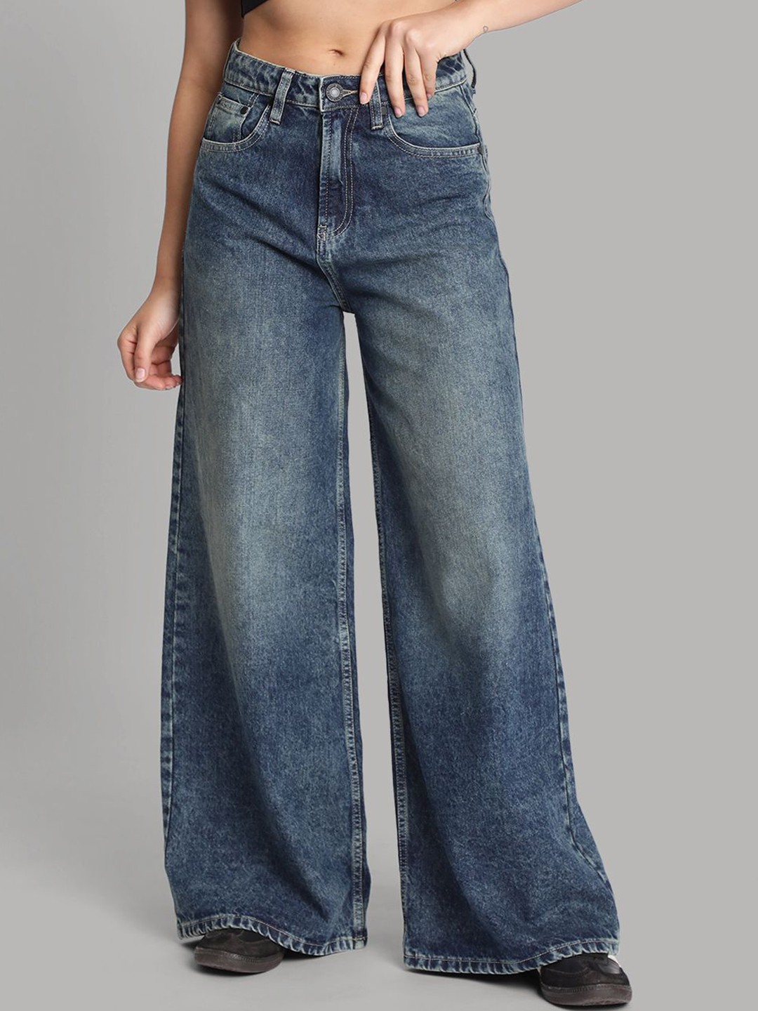 

Bene Kleed Women Slash Knee Heavy Fade Wide Leg Jeans, Blue