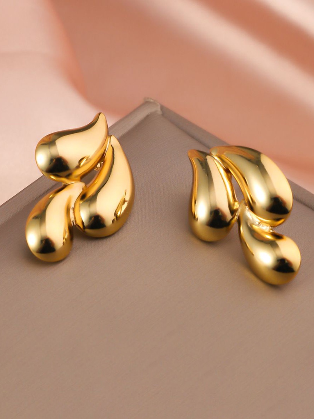 

DressBerry Stainless Steel Gold-Plated Anti Tarnish Teardrop Shaped Studs