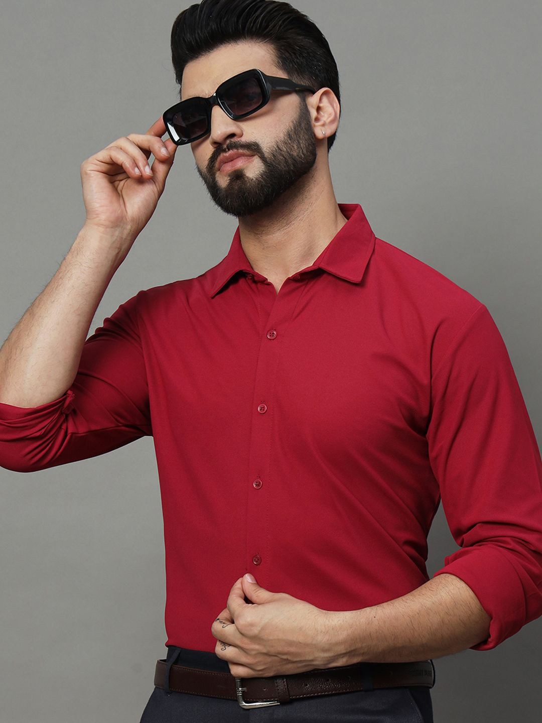 

RENUOVO Men Slim Fit Spread Collar Solid Cotton Formal Shirt, Maroon