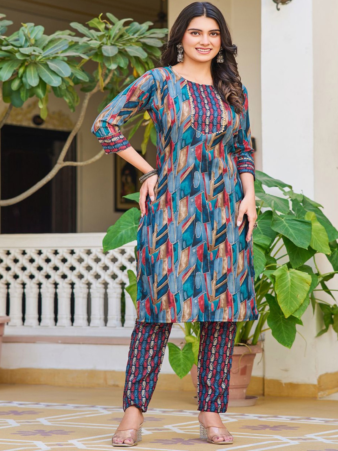 

DIVASTRI Abstract Printed Round Neck Straight Kurta With Trousers, Blue