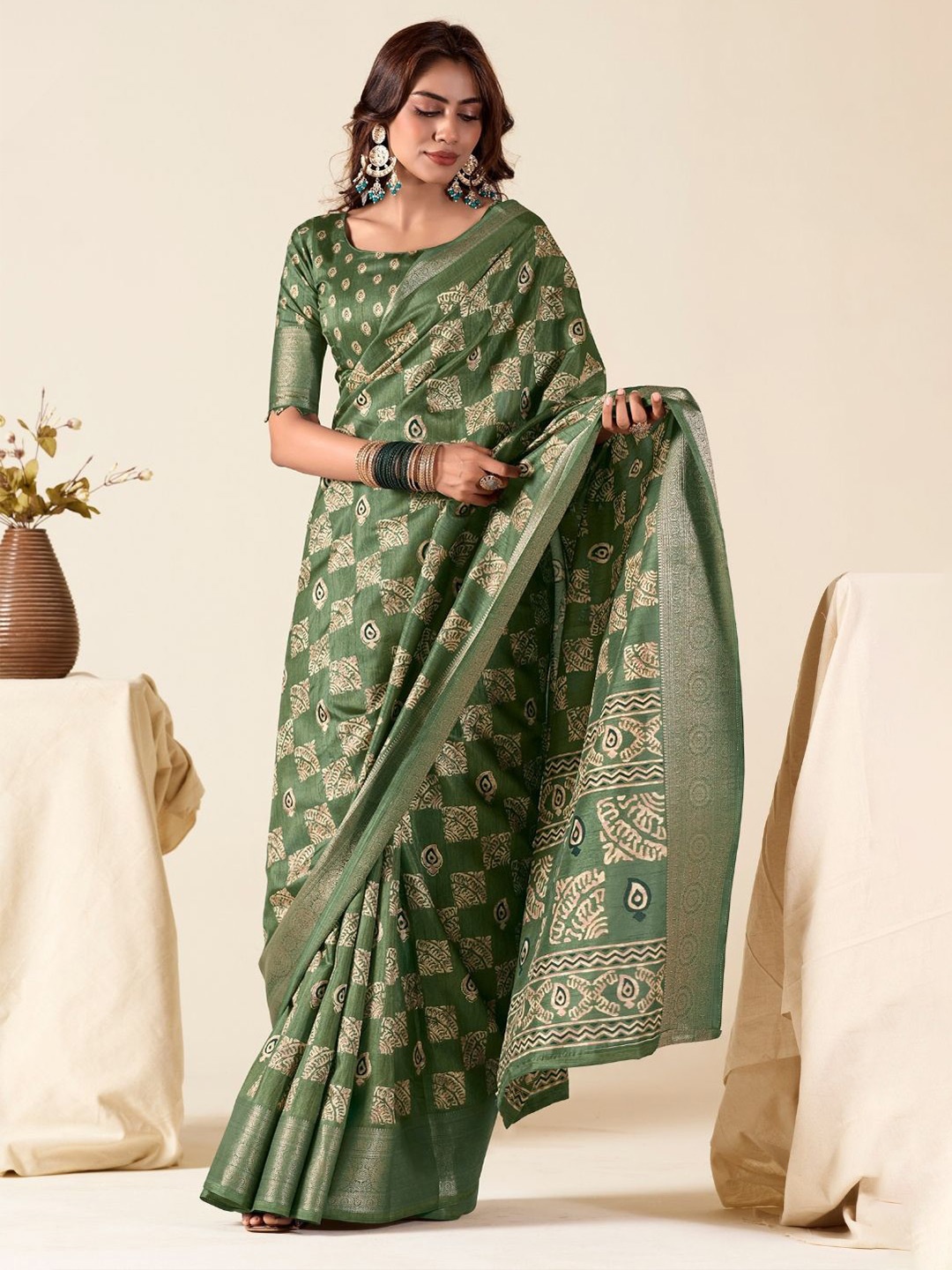 

DEVATITHI Green Soft Dola Silk Saree