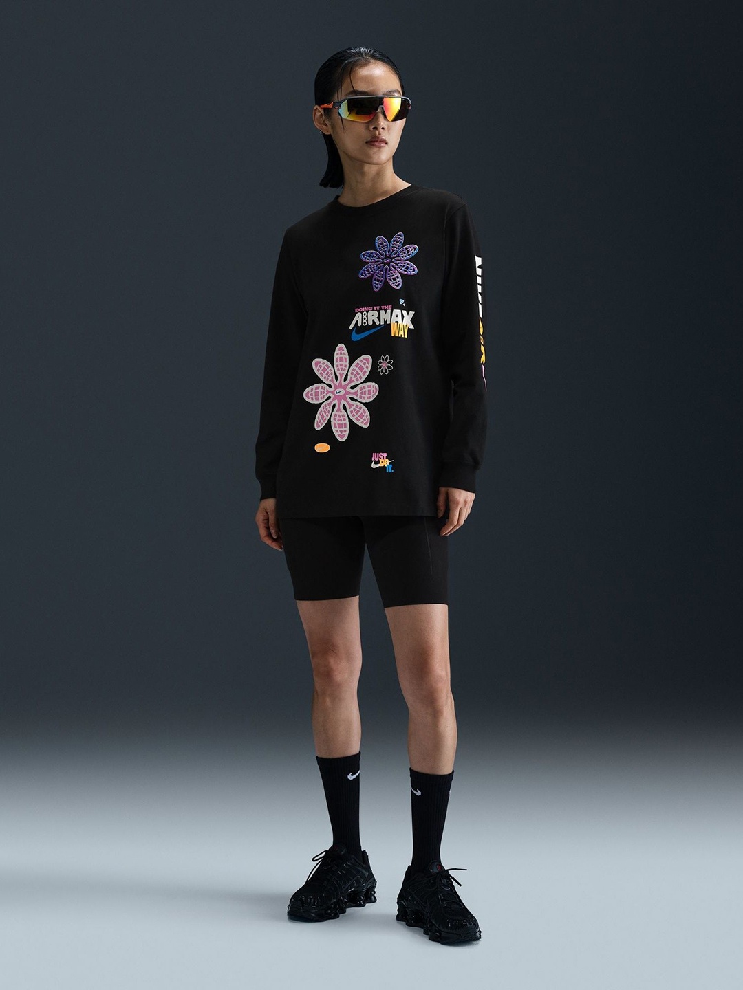 

Nike Sportswear Loose Long-Sleeve Graphic T-Shirt, Black