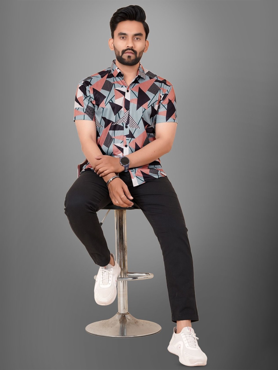 

Metronaut Men Slim Fit Spread Collar Geometric Printed Casual Shirt, Peach