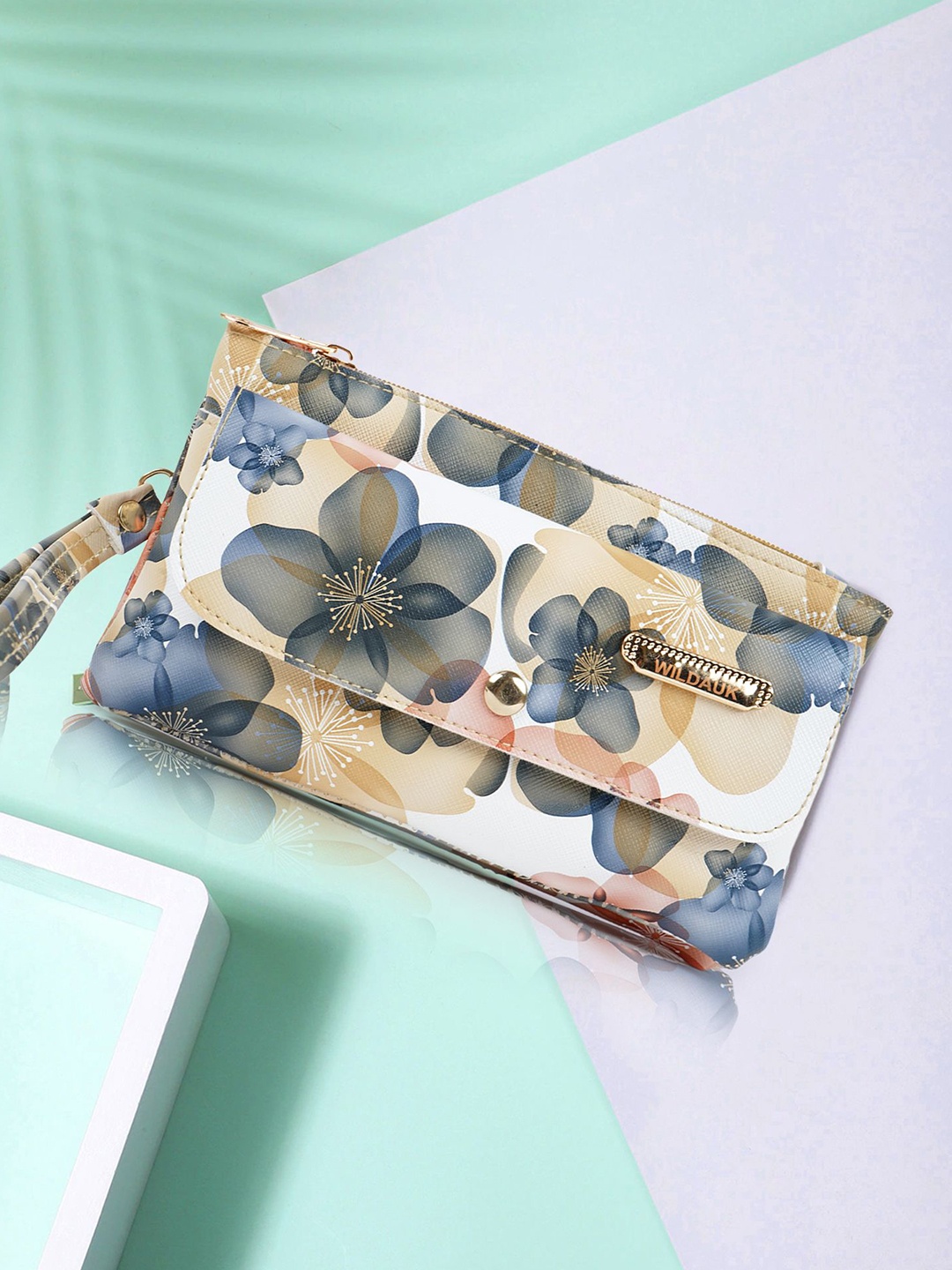 

WILDAUK Printed Purse Clutch, Cream