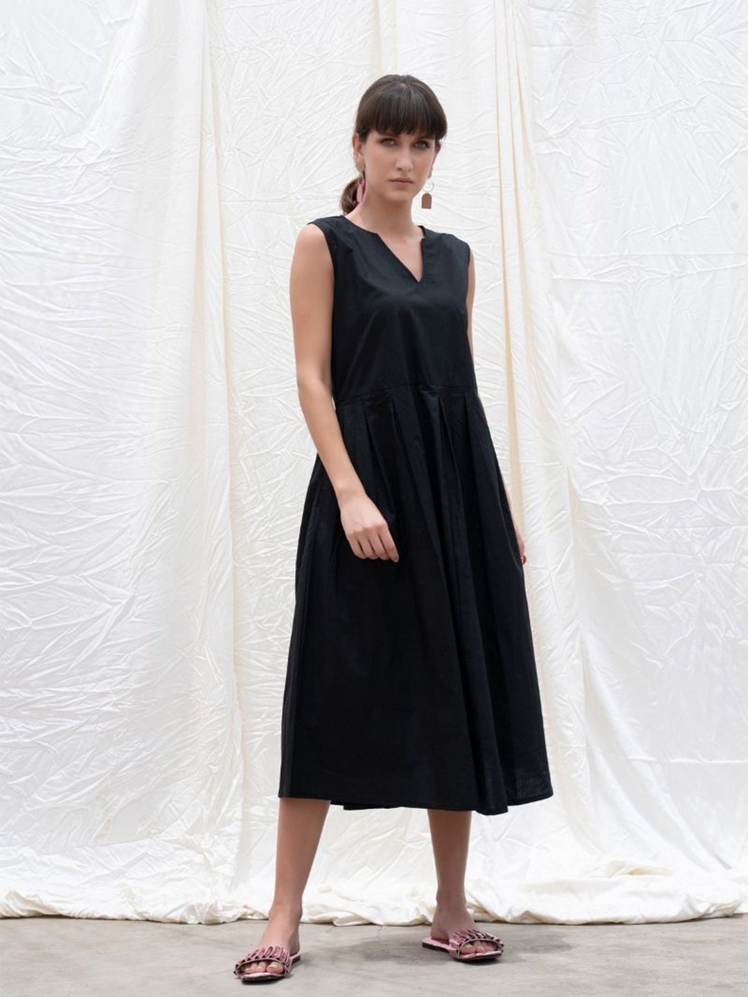 

Abhishti Women Midnight-Black Cotton Poplin Box Pleated Dress