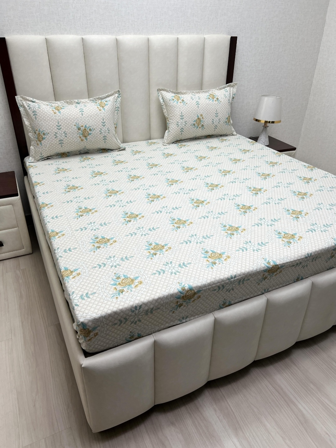 

Pure Decor Velar Fur Sib White Floral 220 TC Cotton King Bedsheet Set-2.74 m x 2.74 m