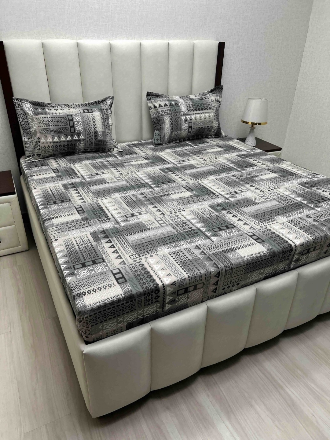 

Pure Decor Velar Fur Sib Grey & White Printed Cotton 220TC King Bedsheet Set 2.74m x 2.74m