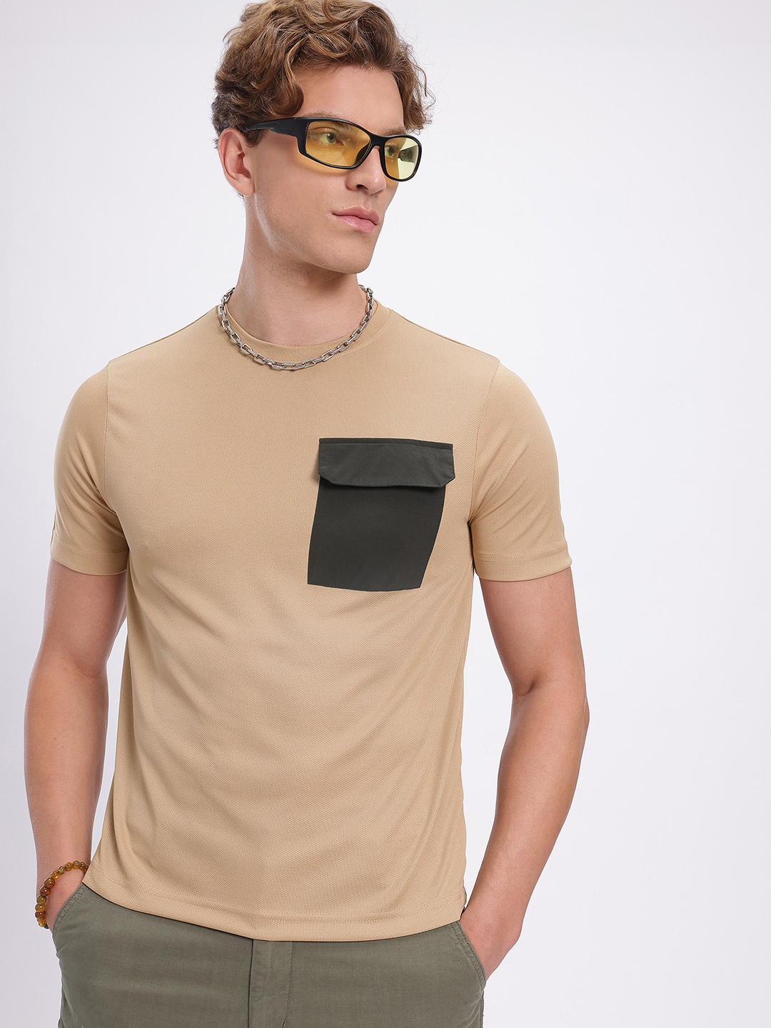 

glitchez Pocket Verse Contrast Pocket Detail T-shirt, Beige