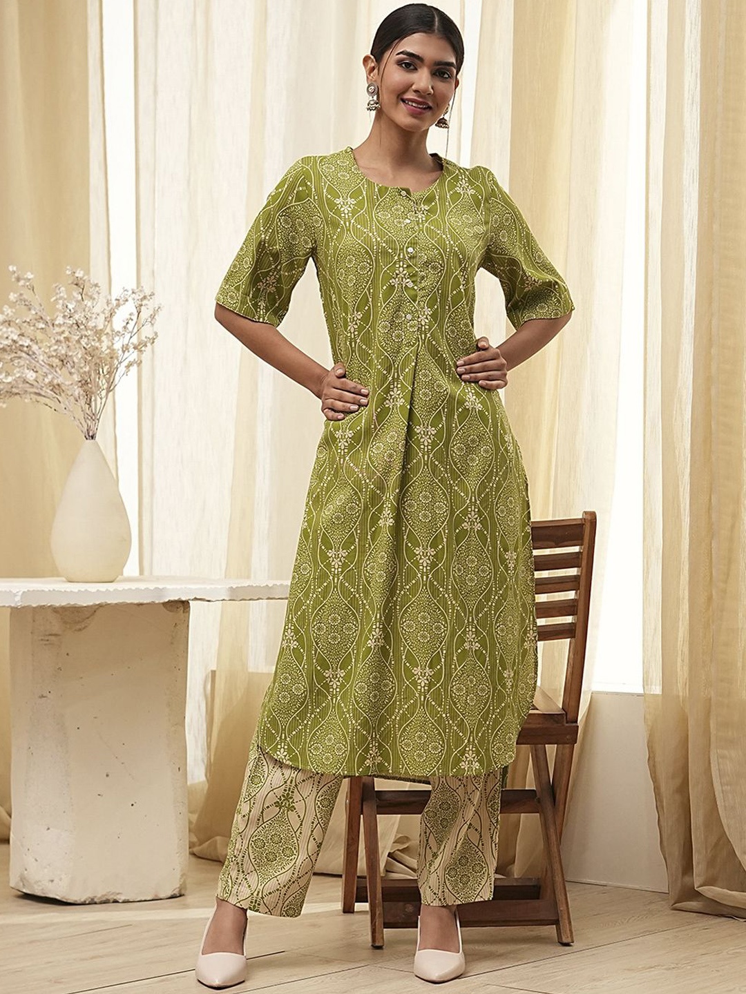 

Biba Ethnic Motifs Printed Round Neck Straight Kurta With Trousers, Green