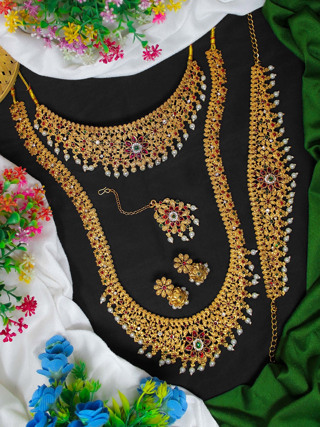 

NAGNESHI ART Gold-Plated Artificial Stone-Studded & Beaded Jewellery Set