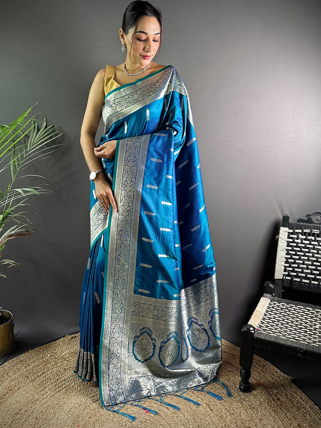 

LeeliPeeri Designer Woven Design Zari Banarasi Saree, Blue