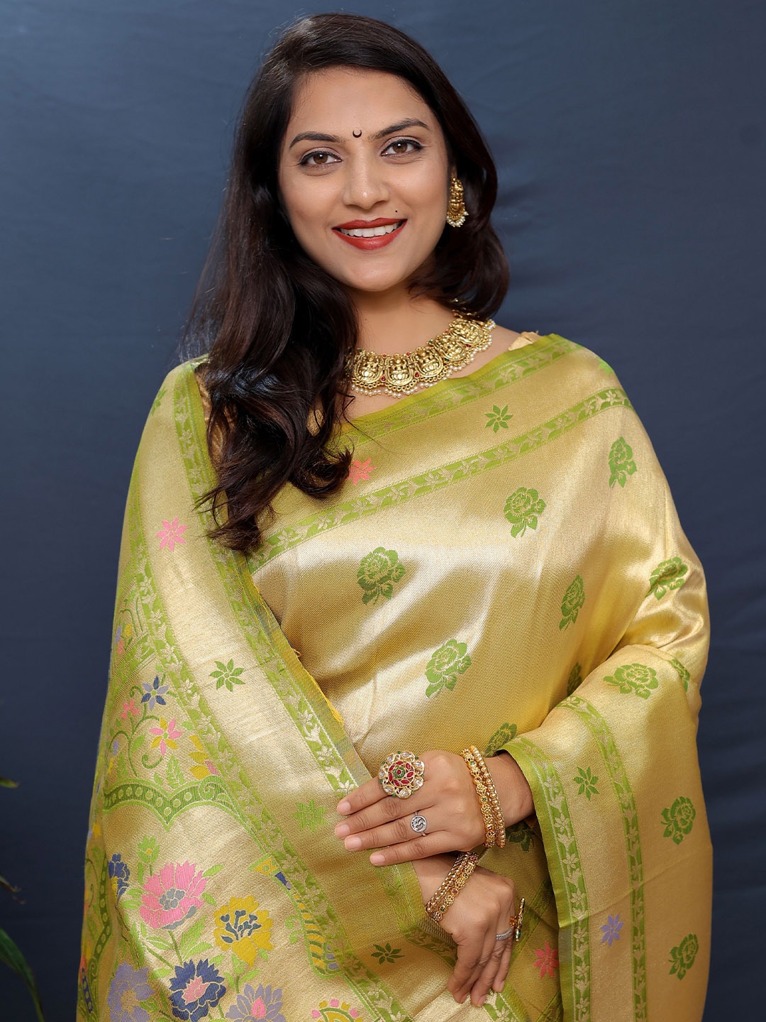 

Kandora Woven Design Zari Pure Silk Paithani Saree, Olive