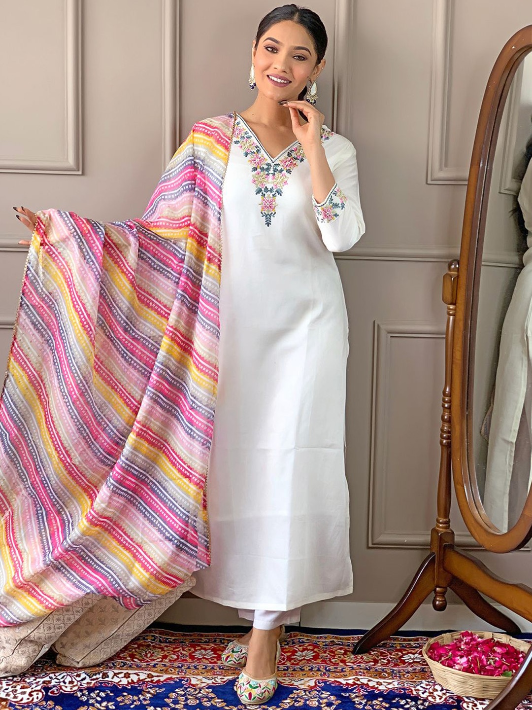 

Kurti Culture Women Floral Embroidered Regular Kurta with Trousers & With Dupatta, White