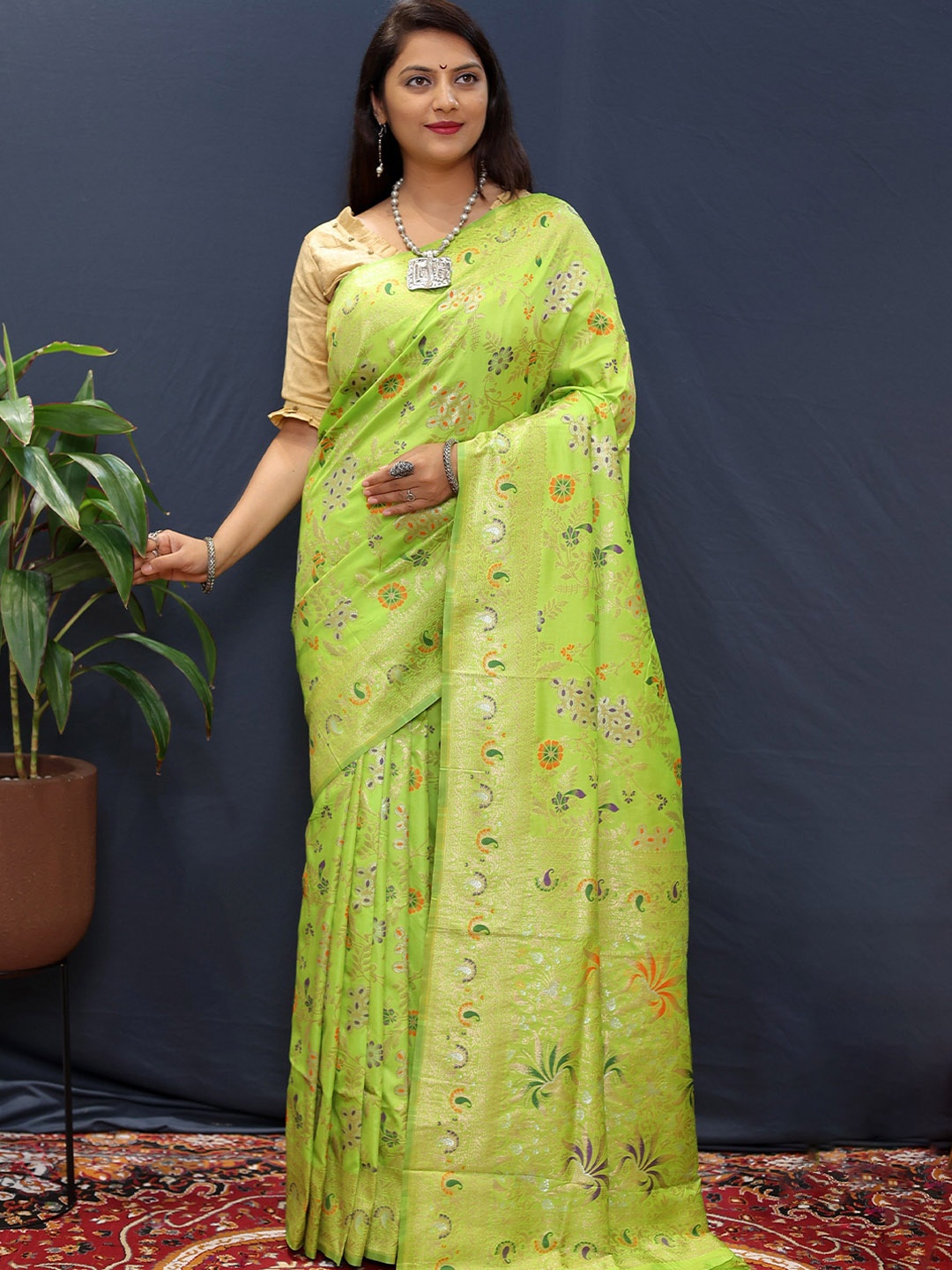 

Kandora Woven Design Zari Pure Silk Banarasi Saree, Lime green