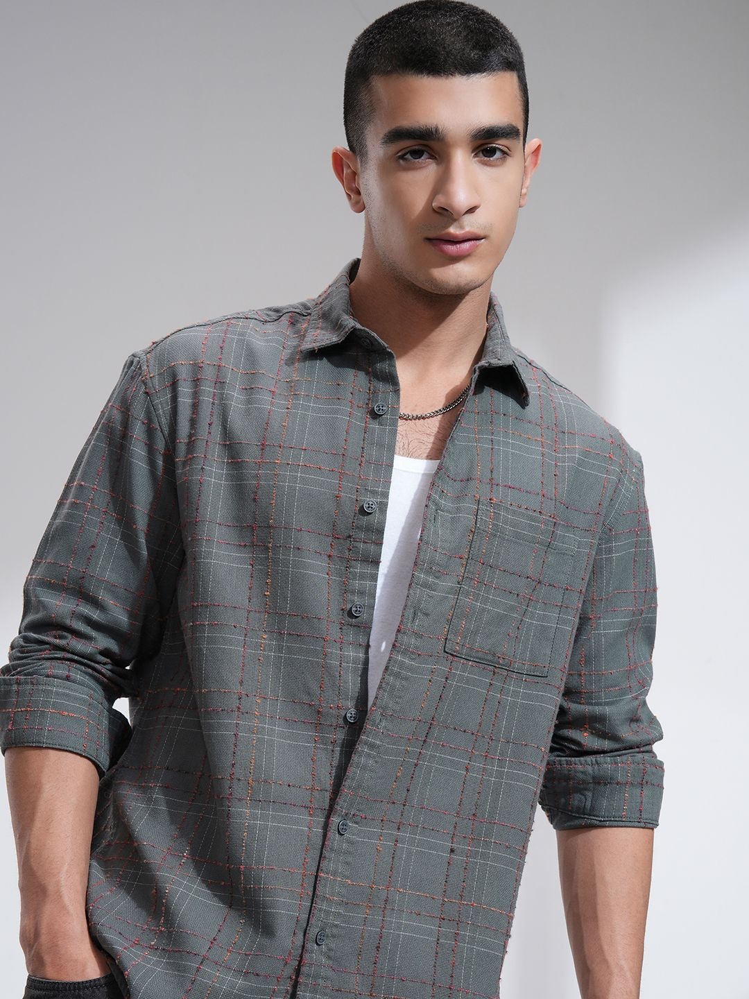 

HIGHLANDER Men Chinelle Yarn Textured Checked Relaxed Shirt, Grey