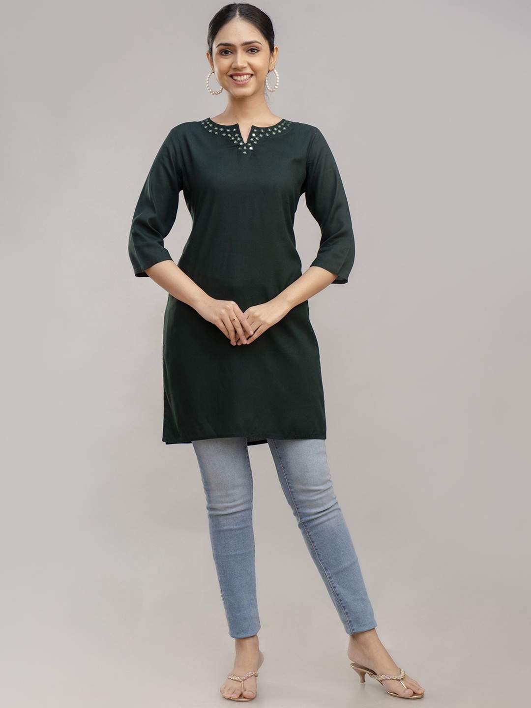 

KARAGRE Geometric Embroidered Notch Neck Mirror Work Straight Short Kurti, Green