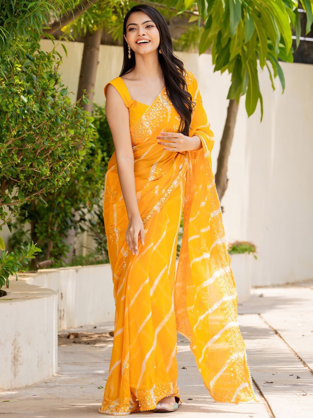 

PRETTY PALLU Leheriya Embroidered Leheriya Saree, Yellow