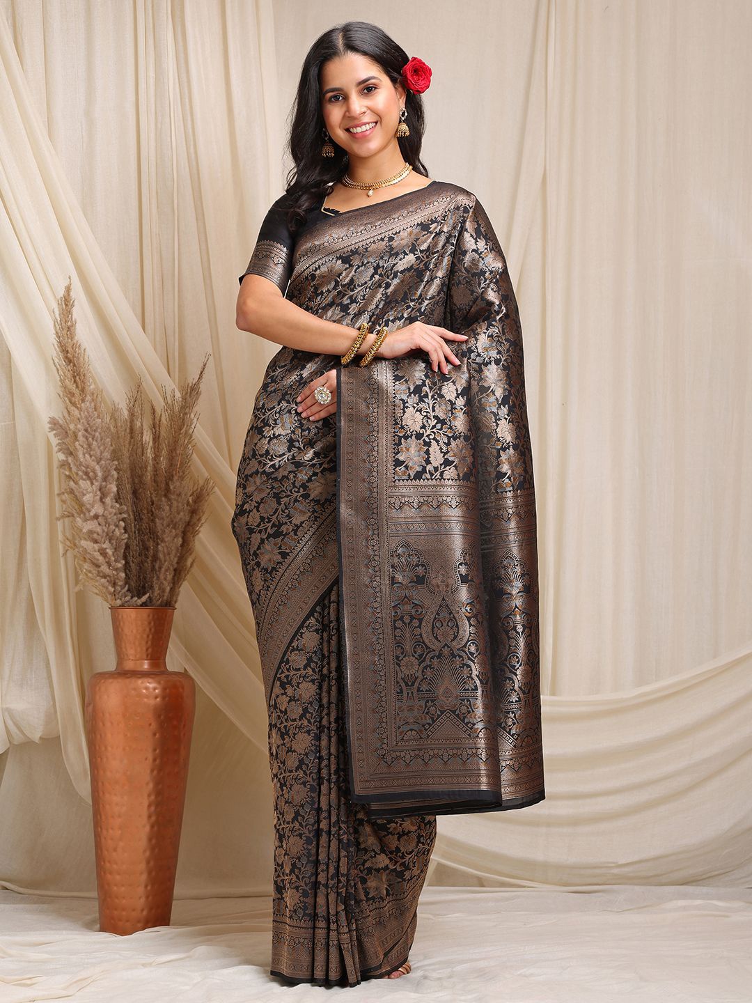 

KAVINDI Woven Design Zari Pure Silk Kanjeevaram Saree, Black