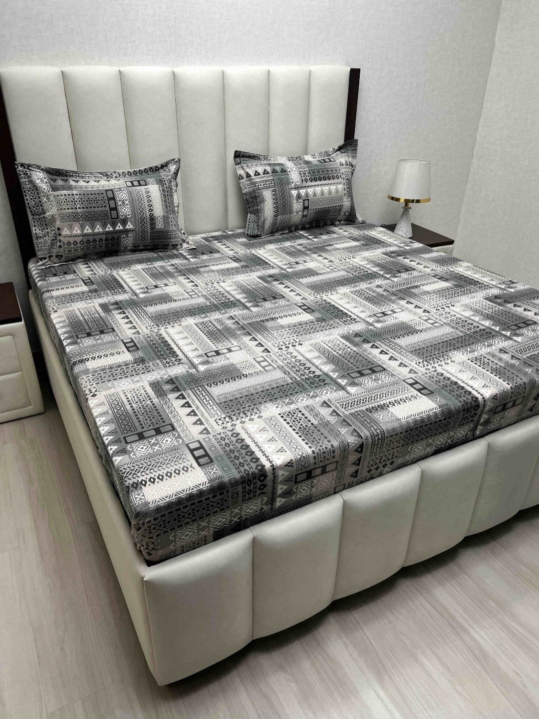 

Pure Decor Velar Fur Sib Grey & White Printed 330TC Cotton King Bedsheet Set 2.74m x 2.74m