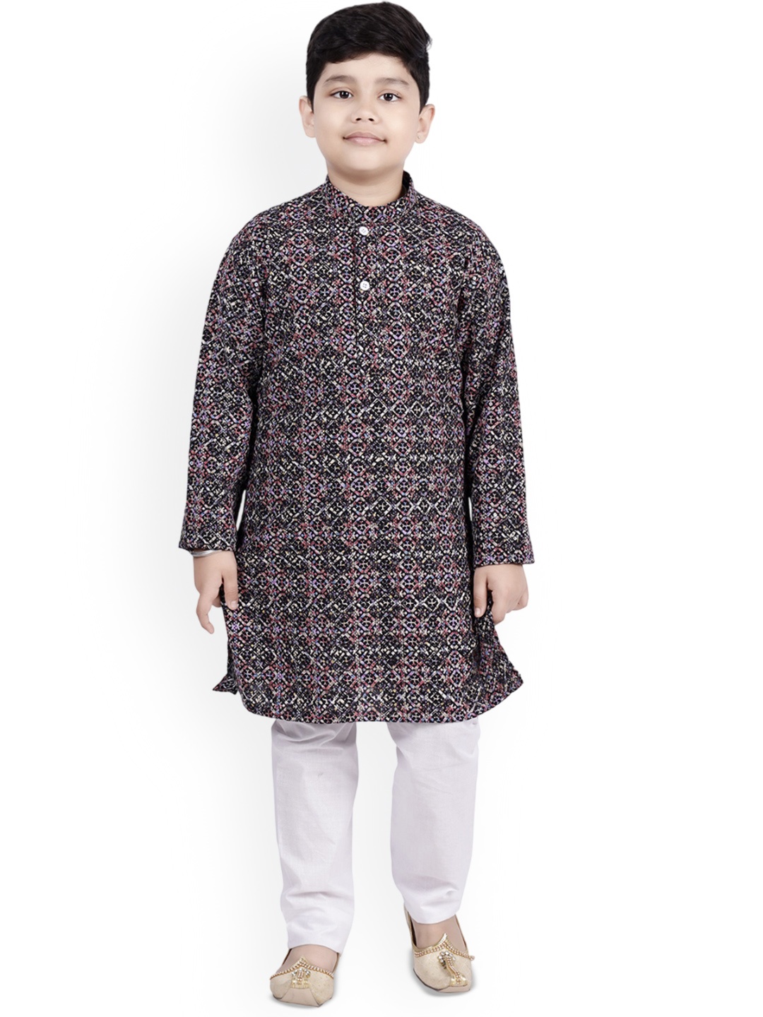 

BAESD Boys Ethnic Motifs Embroidered Mandarin Collar Kurta With Pyjama, Black