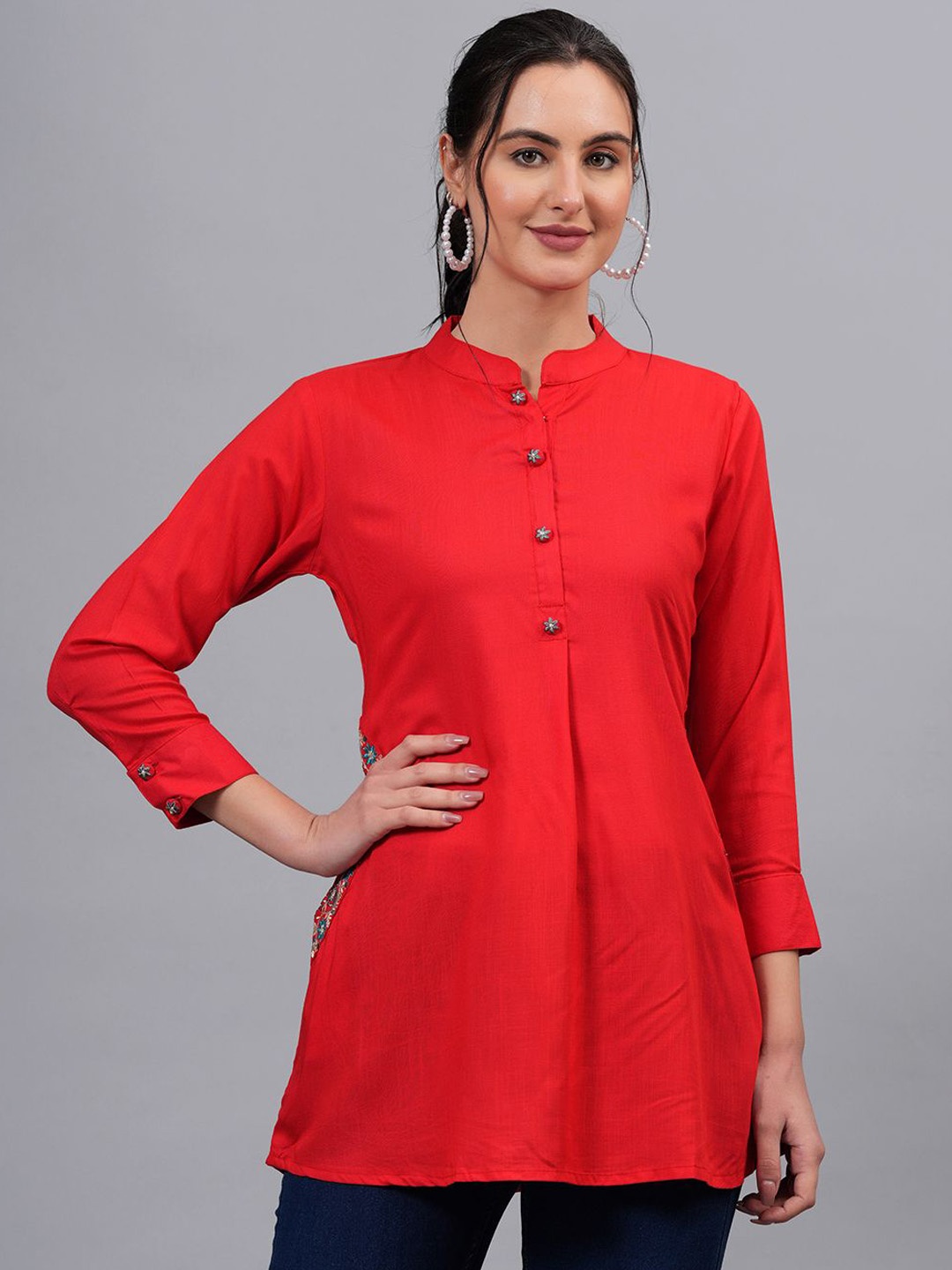 

HIGHLIGHT FASHION EXPORT Floral Embroidered Thread Work Mandarin Collar Straight Kurta, Red