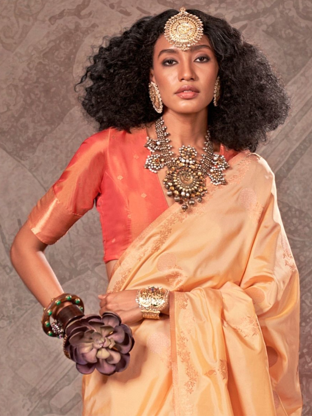 

BLENDIFY Woven Design Zari Banarasi Saree, Cream