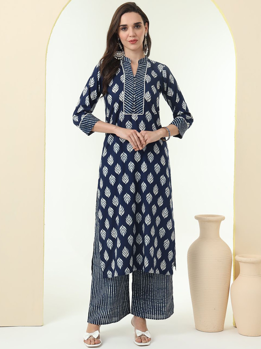 

Tissu Floral Printed Mandarin Collar Straight Pure Cotton Kurta With Palazzos, Blue