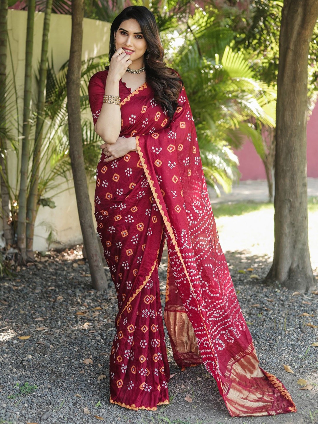 

DIVASTRI Bandhani Printed Designer Bandhani Saree, Maroon