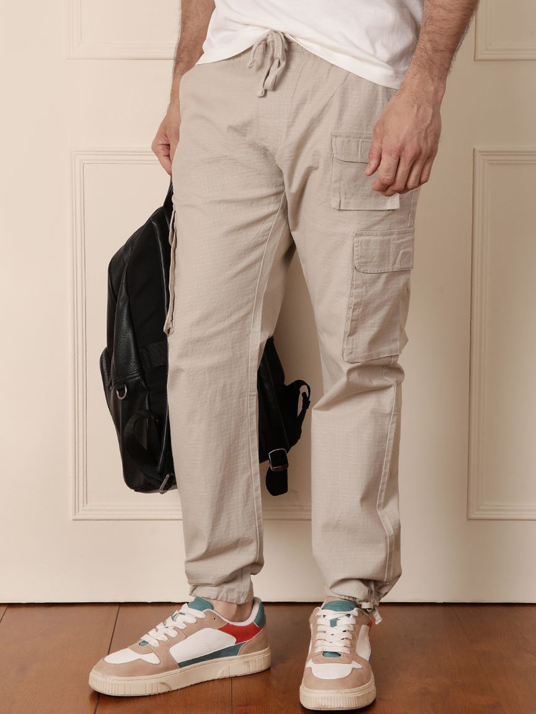 

WROGN Men Mid-Rise Loose Fit Cotton Joggers, Beige