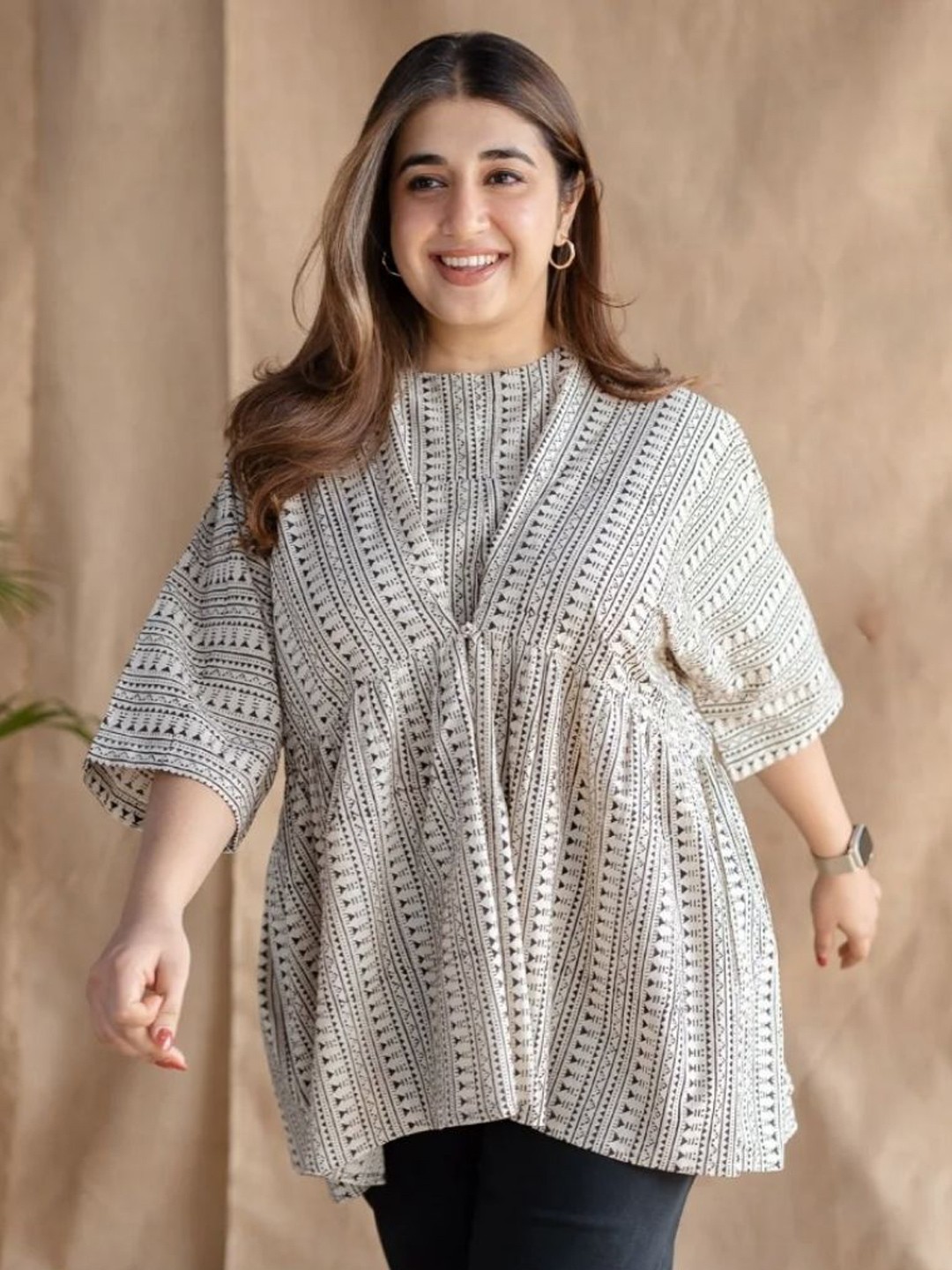 

THE INDIAN ETHNIC CO Women Off White Fakira Mul Cotton Short Top