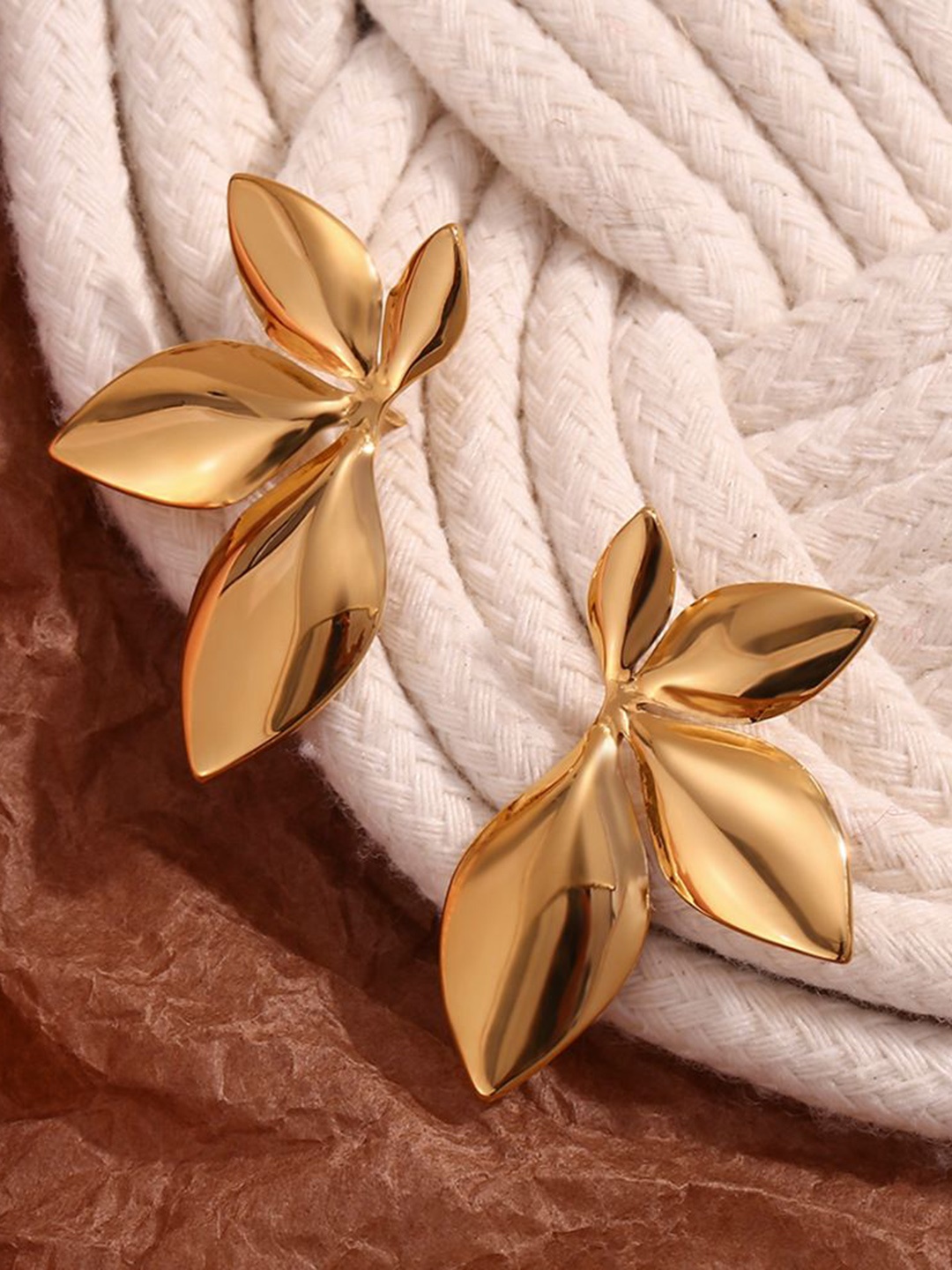 

DressBerry Leaf Shaped Studs Earrings, Gold