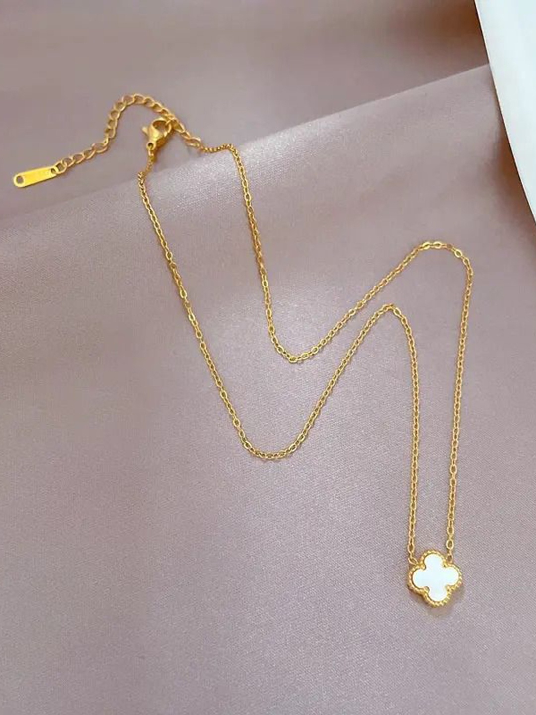 

DIVASTRI Gold-Plated Geometric Shaped Pendants With Chains