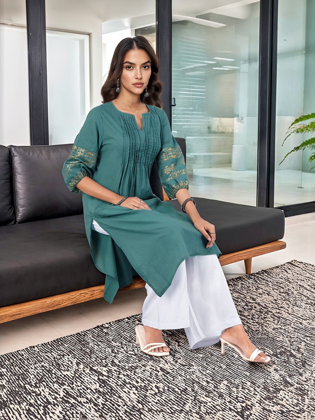 

Sangria Women Pintucks Pure Cotton Kurta with Foil Print Detail, Green