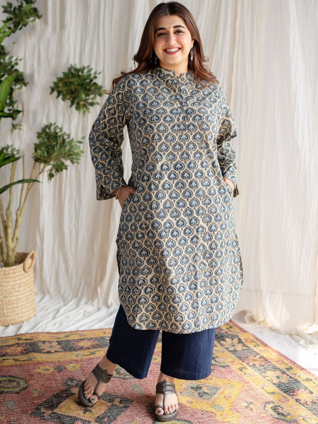 

THE INDIAN ETHNIC CO Beige Straight Ajrakh Cotton Kurta