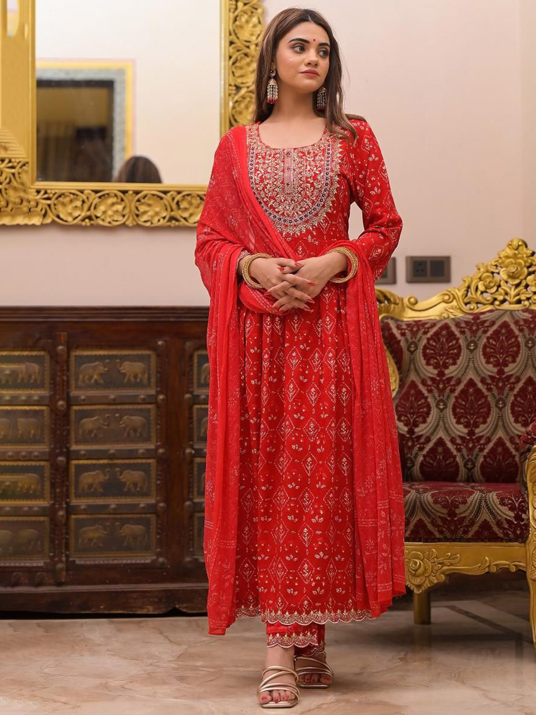 

Gauric creation Floral Embroidered Round Neck Straight Kurta With Trousers & Dupatta, Red
