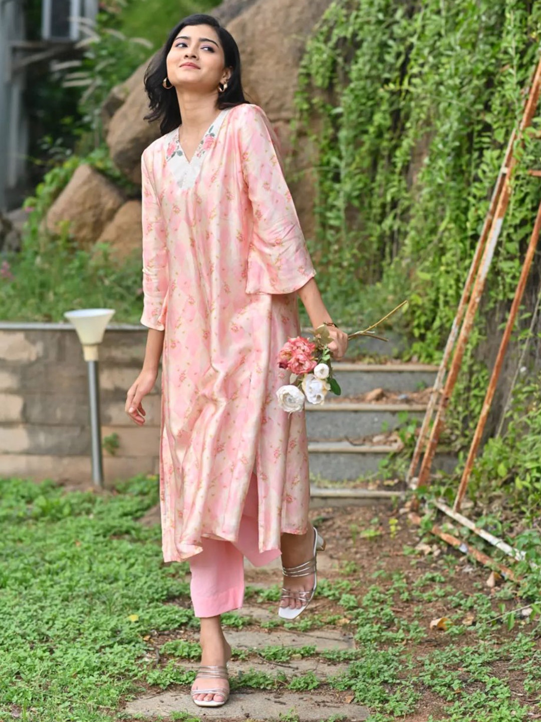 

KUHOOCO Floral Printed Pure Silk A-Line Kurta, Pink