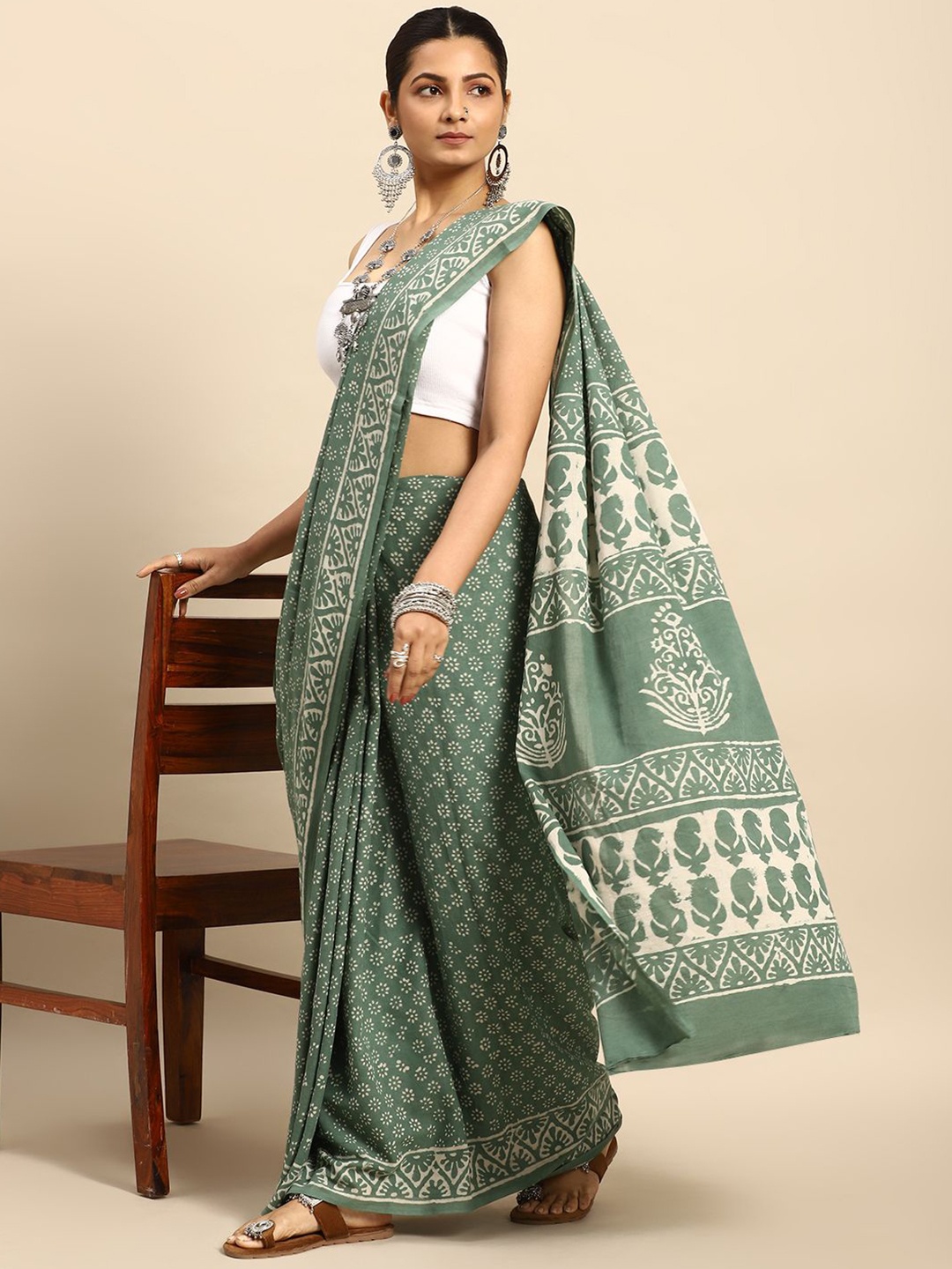 

Taavi Printed Pure Cotton Sarees With Blouse, Green